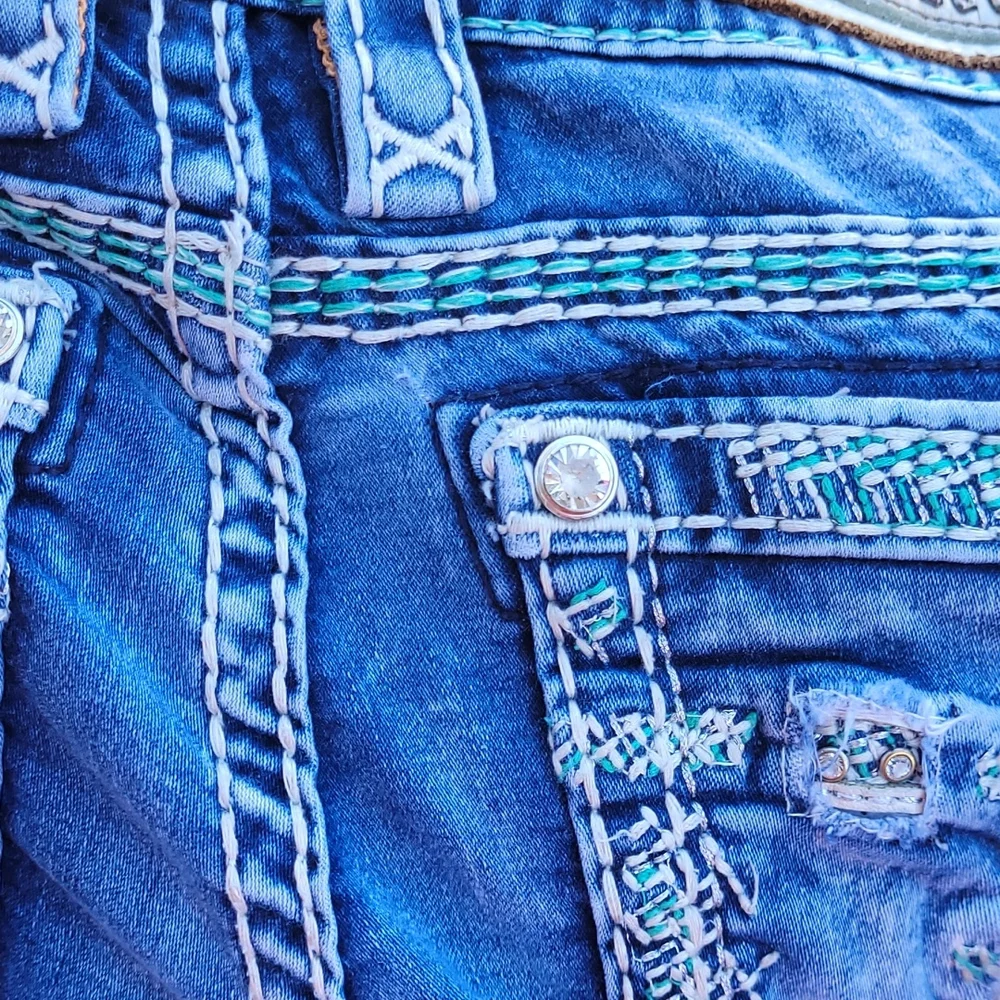 JUST SHOWING DEFECT - Picture 4 of 5